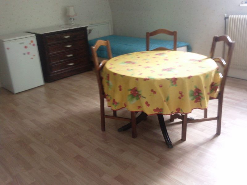 Chambre meublée pour étudiant.
