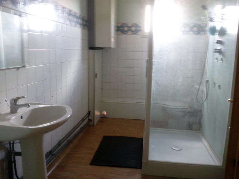 Chambre meublée pour étudiant.