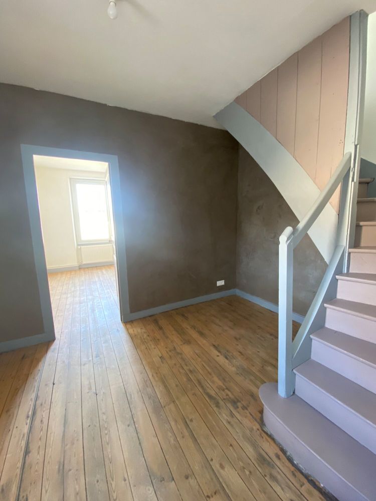 1900 rénovée/louée DPE C 3 chambres cour & jardin
