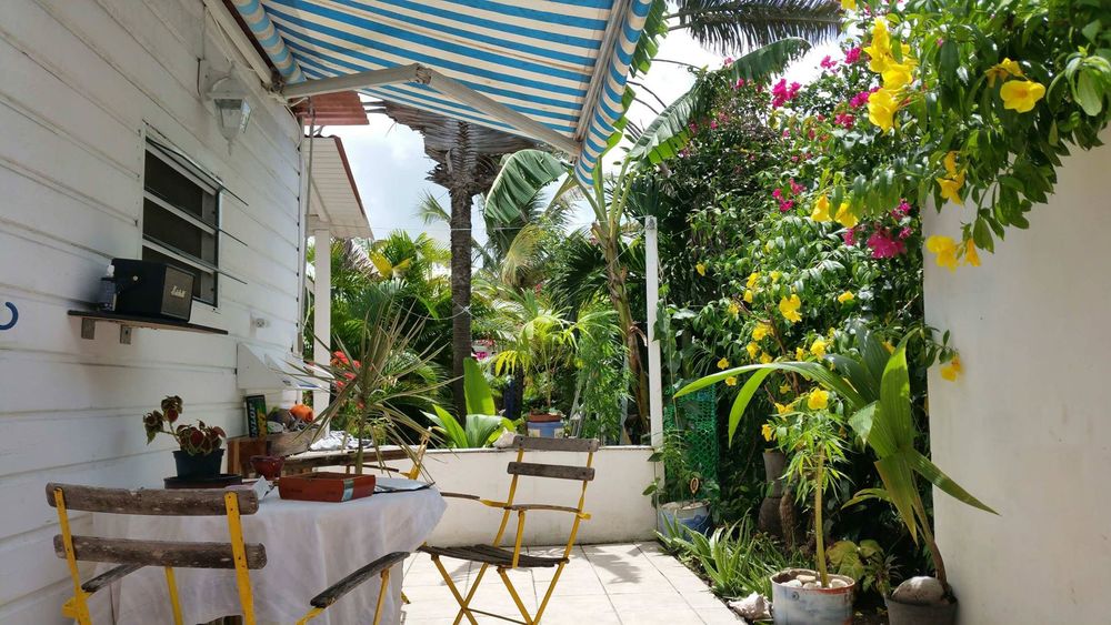 Bungalow, terrasse ; jardin