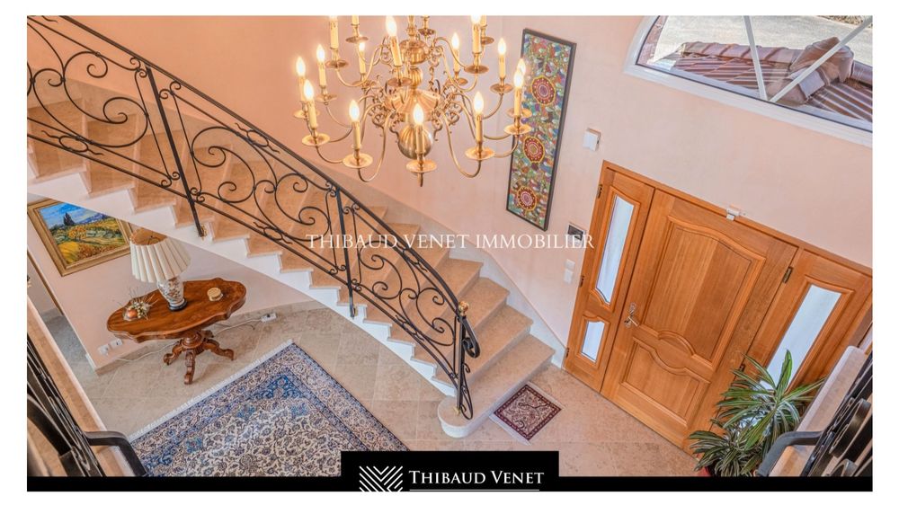 Villa de standing 351 m² et 1700m² du terrain