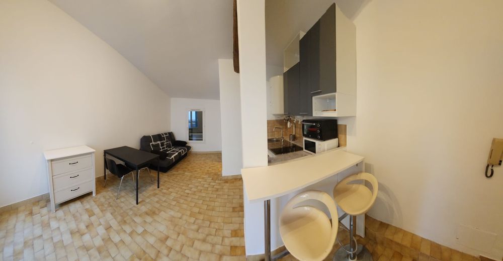 Grand studio avec belle terrasse