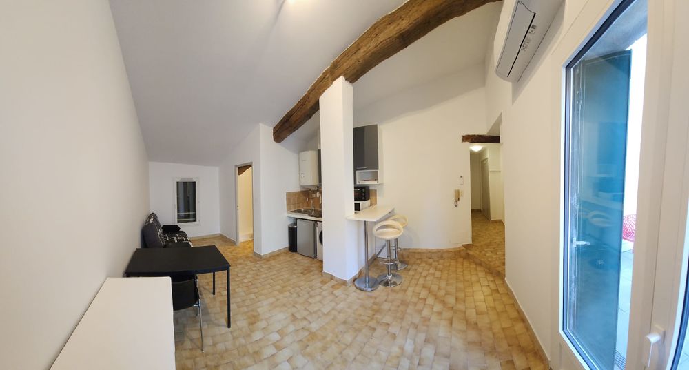 Grand studio avec belle terrasse