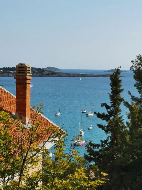 studio à l'année - BANDOL (83150)