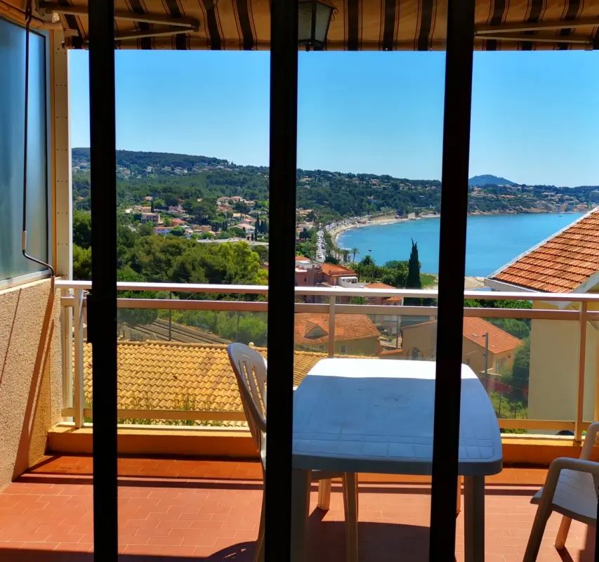 studio à l'année - BANDOL (83150)