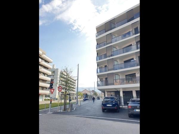 T3 dans une résidence au pied du Tram 17 direction Genève