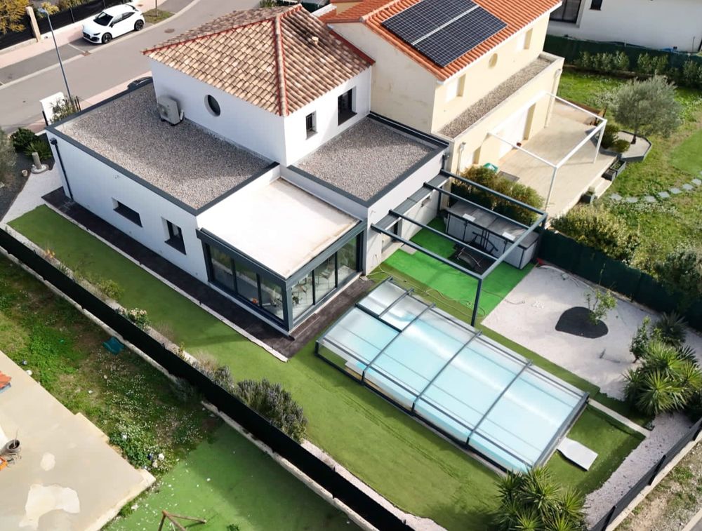 Maison avec piscine, R+1, 3 faces, 125m² sur terrain 461m²
