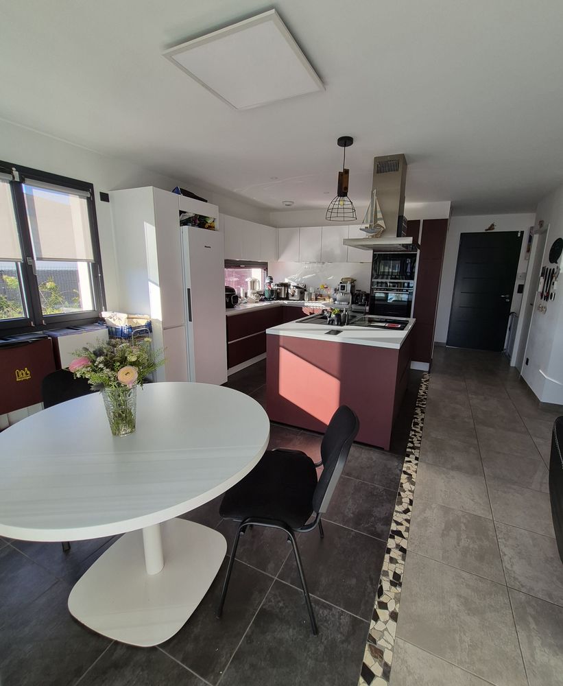 Maison avec piscine, R+1, 3 faces, 125m² sur terrain 461m²