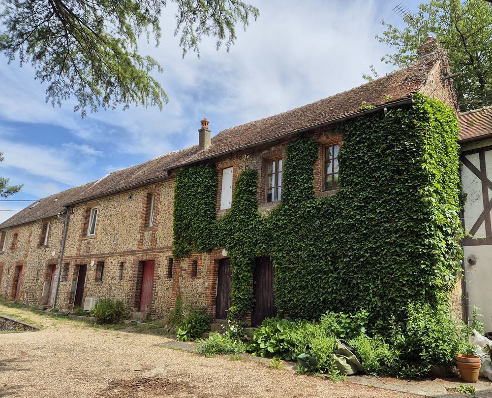 Une élégante propriété Anglo-Normande entre Paris et la côte