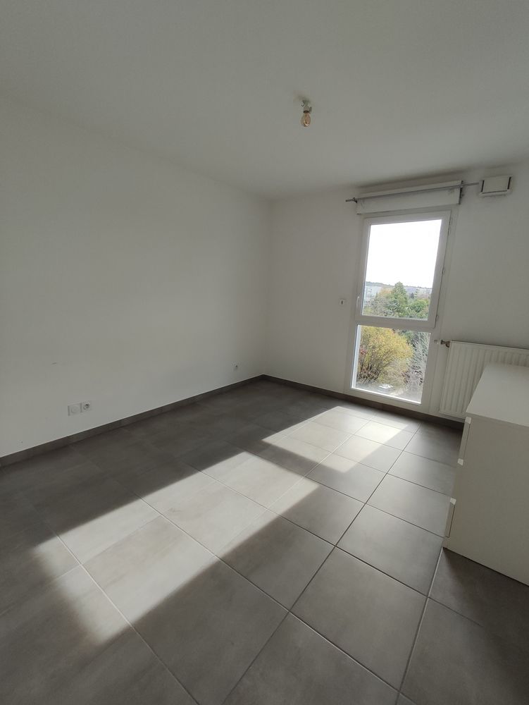 d'un appartement t 3 de ,60 M2 au coeur de Décines cha