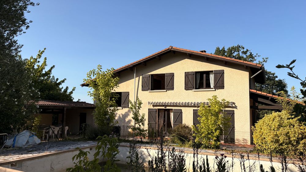DAMES NOIRES Maison 4 000 m² de terrain arboré avec piscine
