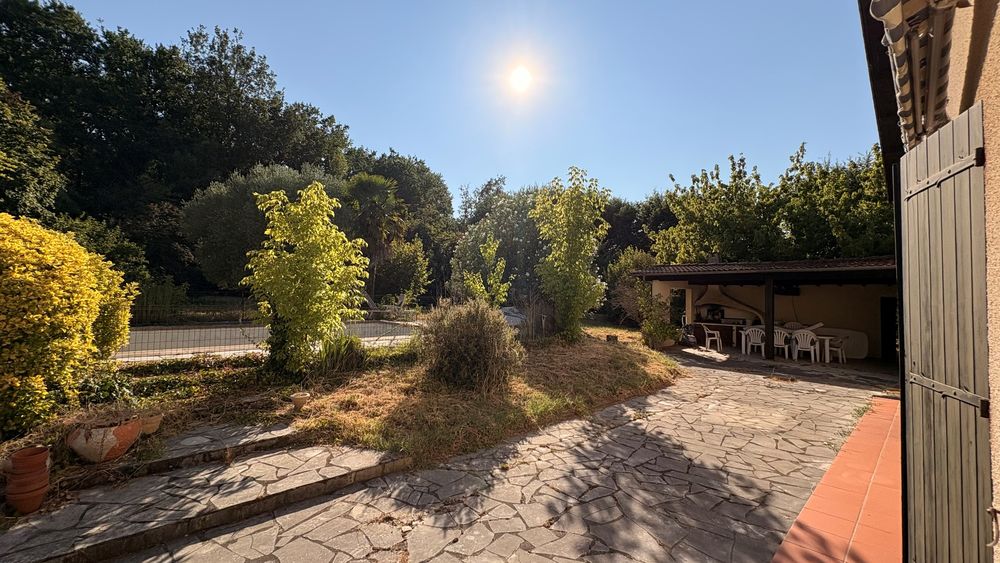 DAMES NOIRES Maison 4 000 m² de terrain arboré avec piscine