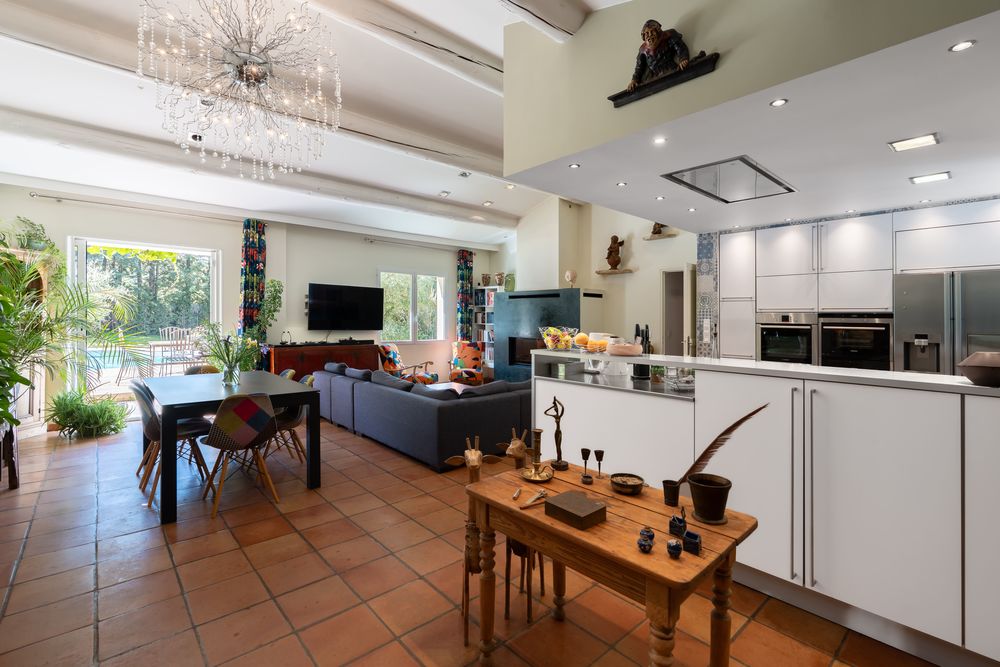 Aix-en-Provence à 25 km Propriété 240 m² de plain-pied.