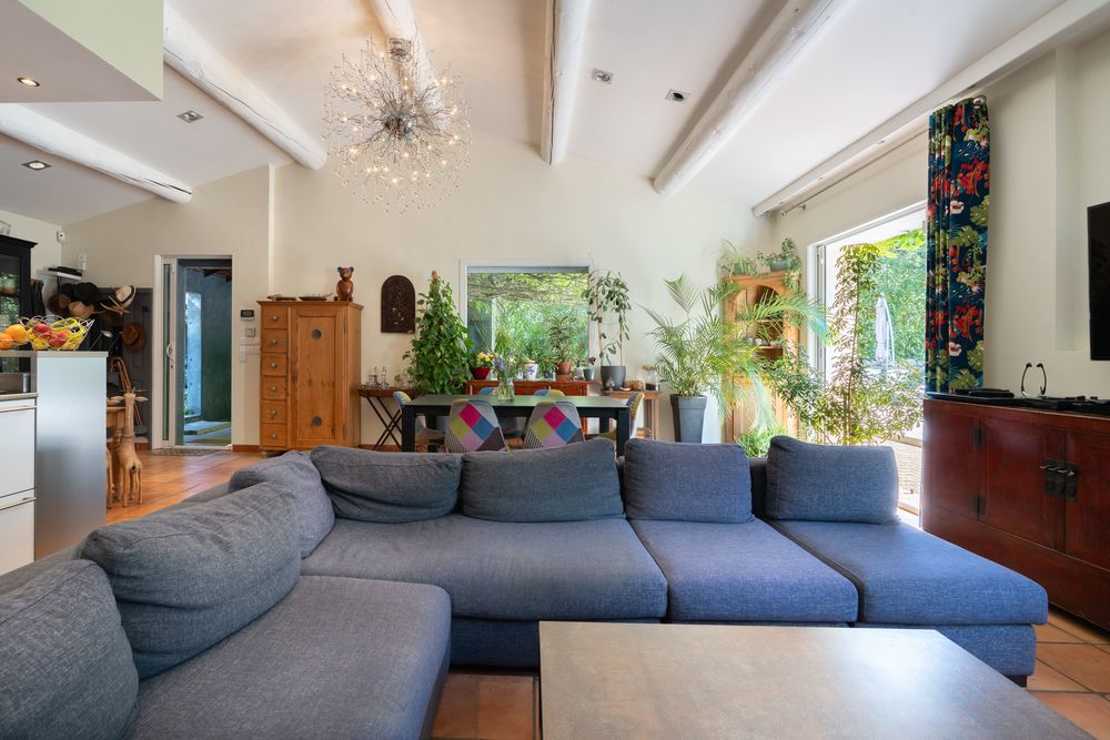 Aix-en-Provence à 25 km Propriété 240 m² de plain-pied.