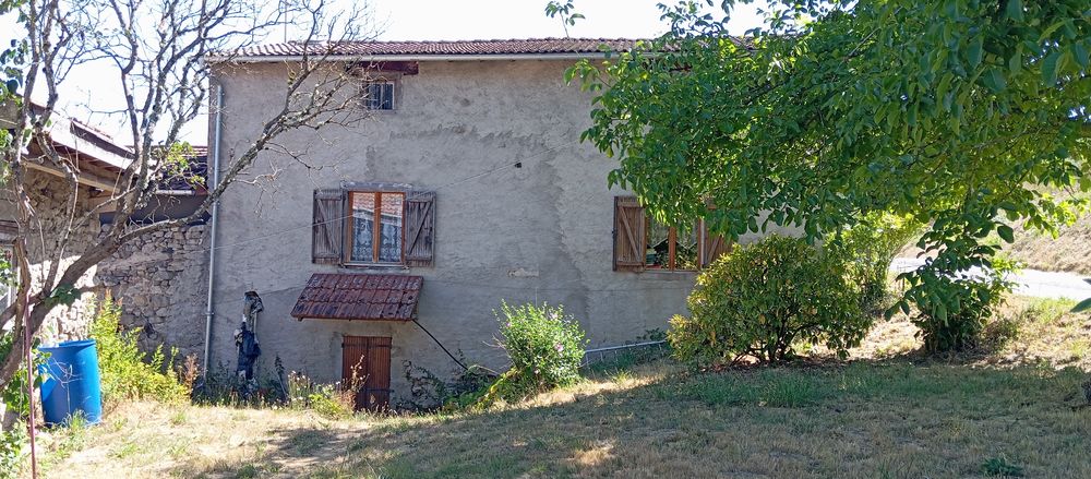 Maison avec dépendances à la campagne