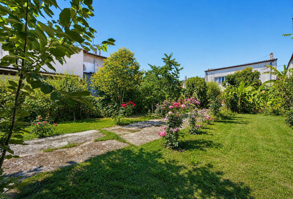 Bordeaux Maritime. Vaste maison bordelaise avec grand jardin
