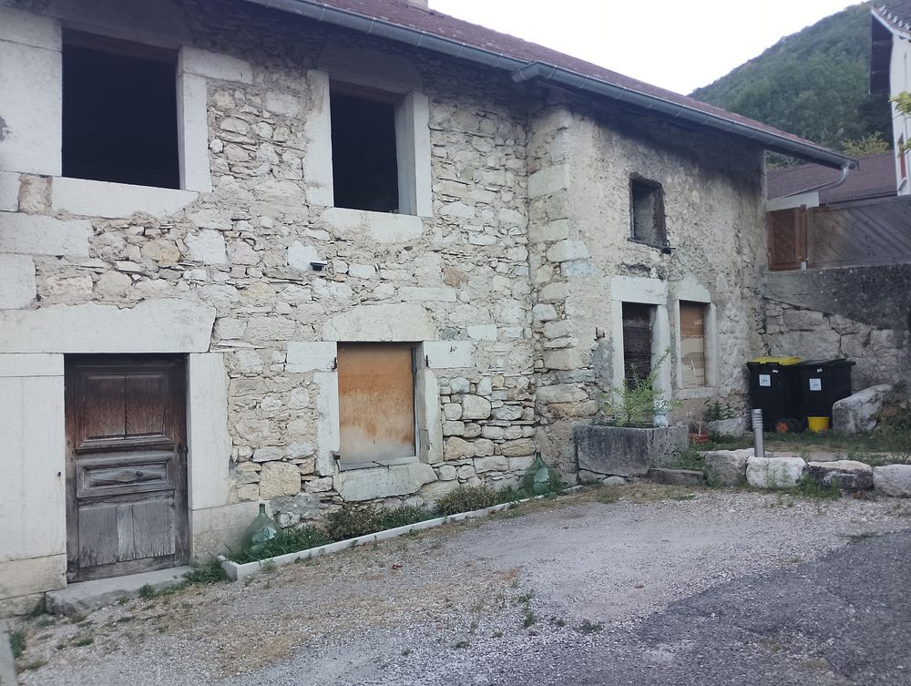 Maison en pierre à renover entièrement