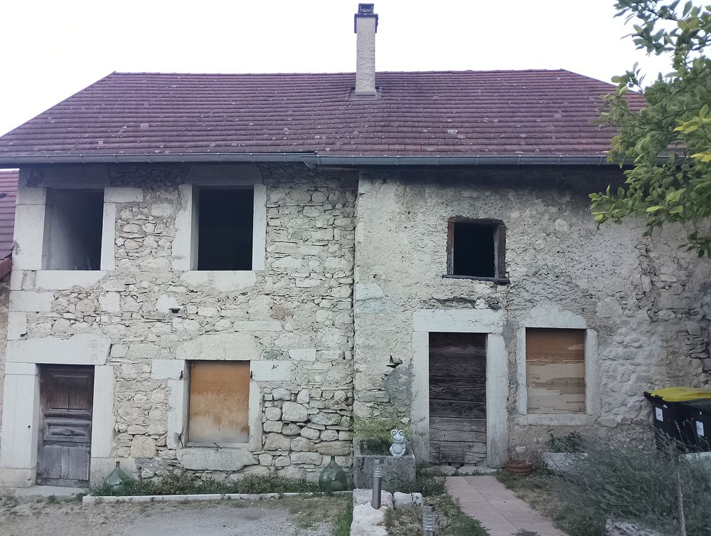 Maison en pierre à renover entièrement
