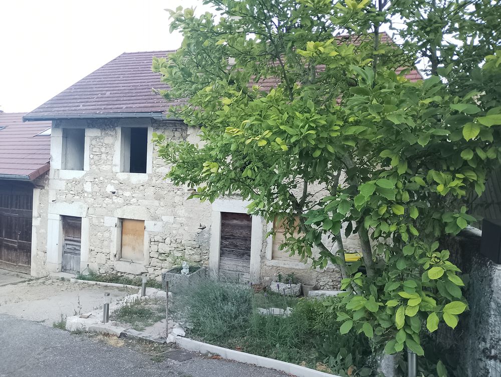 Maison en pierre à renover entièrement