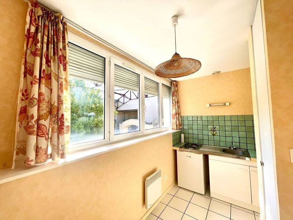 Studio Dole 24 M ds résidence proche centre ville