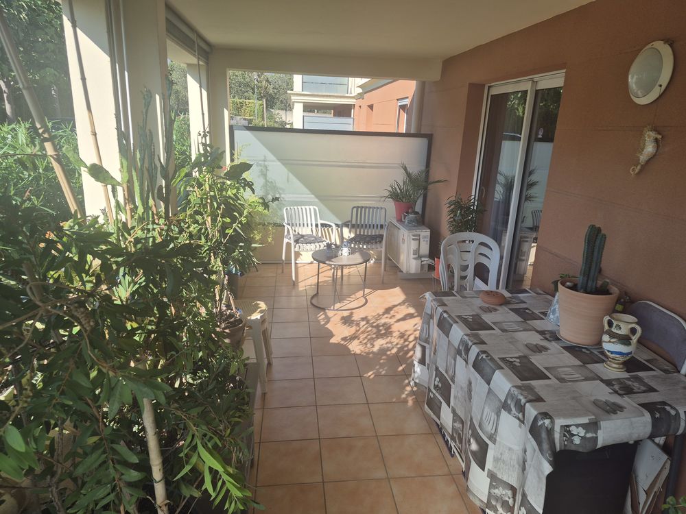 Très beau T2 avec terrasse et parking privé