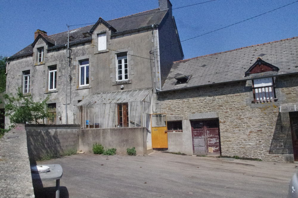 Propriété rurale avec dépendances à rénover