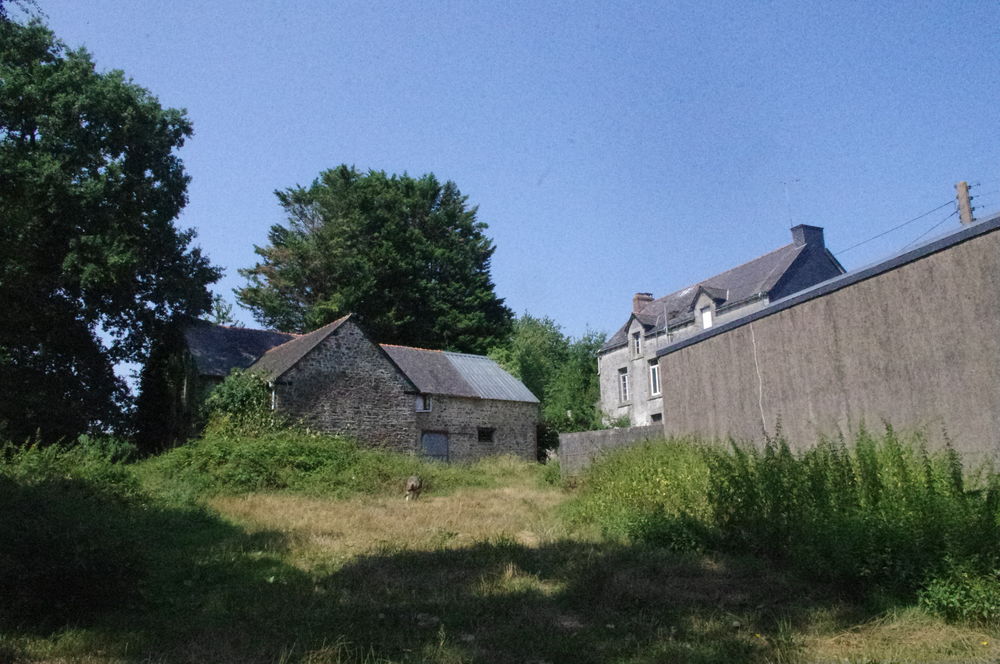 Propriété rurale avec dépendances à rénover