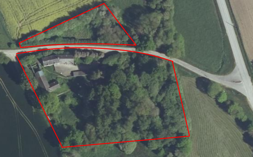 Propriété rurale avec dépendances à rénover