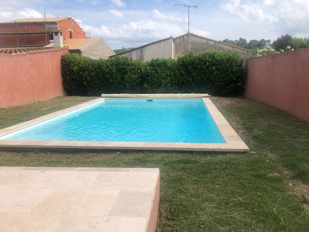Maison avec piscine et garage