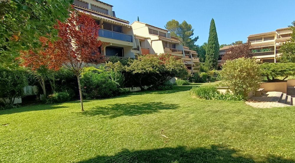 A Nîmes vendons appartement climatisé avec piscine et tennis