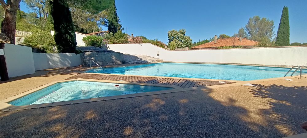 A Nîmes vendons appartement climatisé avec piscine et tennis
