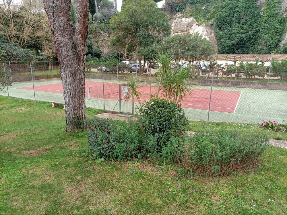 A Nîmes vendons appartement climatisé avec piscine et tennis