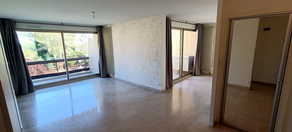 A Nîmes vendons appartement climatisé avec piscine et tennis