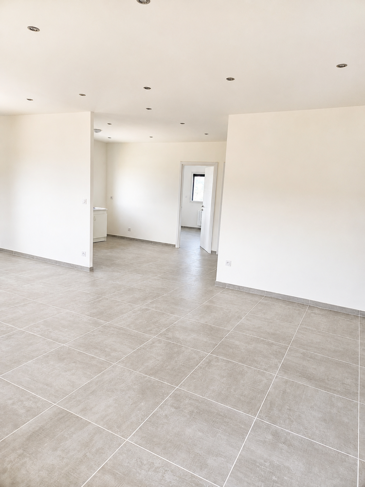 Local professionnel de 77 m² - Vernon (27200)