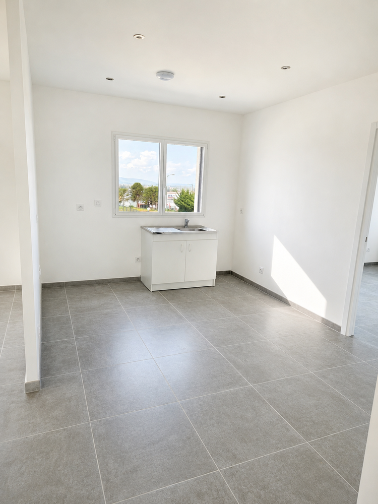 Local professionnel de 77 m² - Vernon (27200)
