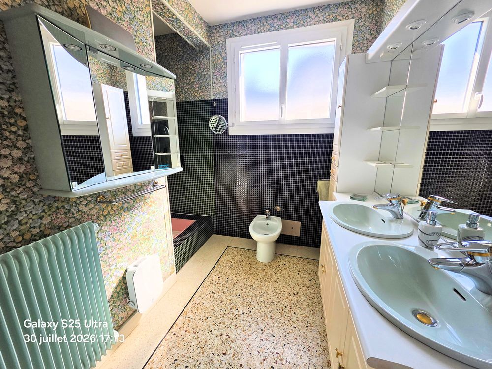 Maison : AIR CONDITIONNÉ, pompe à chaleur, double-vitrage