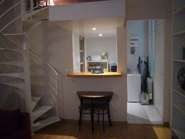 salle de douches avec WC, double vitrage, chauffage collecti