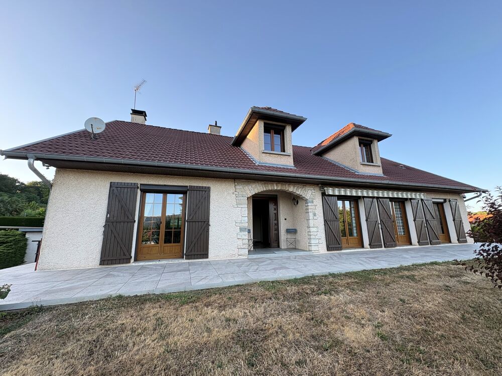 MAISON 164 m², 300 m² surfaces annexes sur terrain 5280 m²