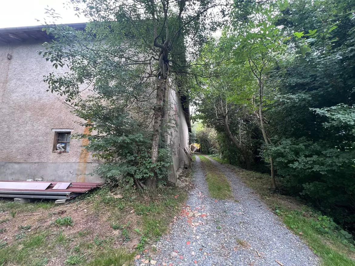 maison mitoyen(rdc+1)115m2 h. ter 1500m2 (droit de passage)