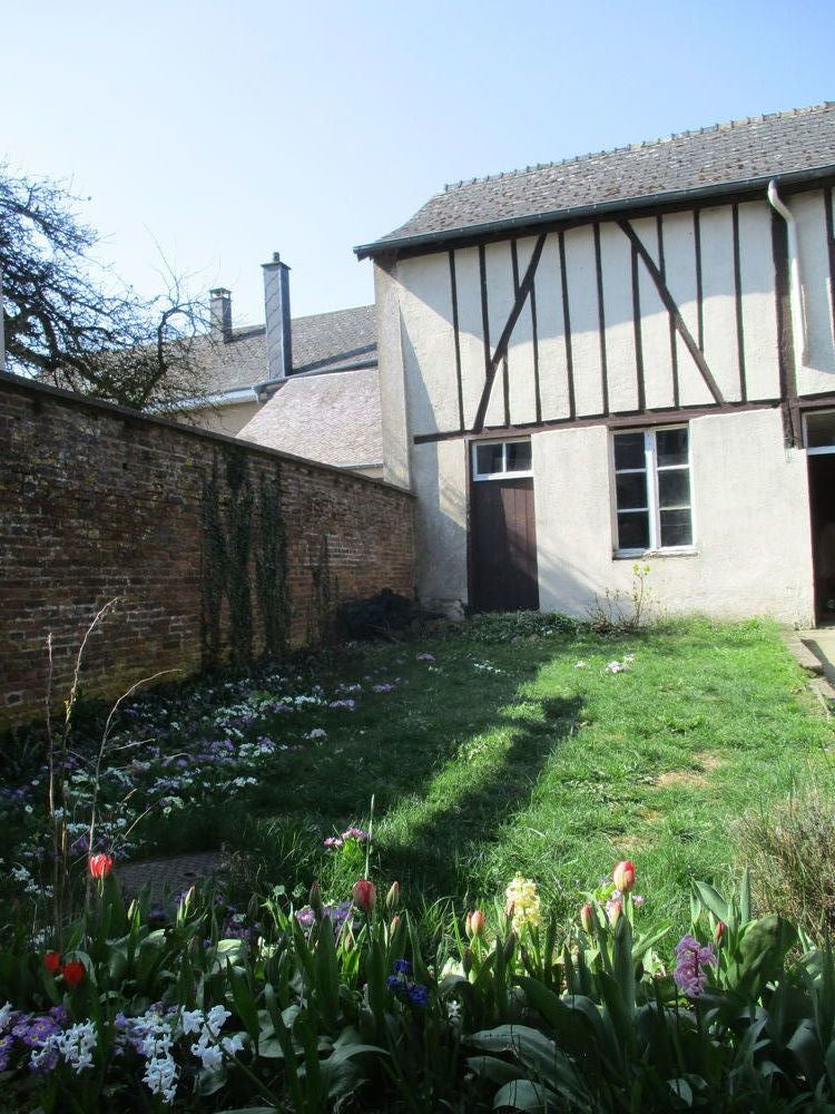 Maison avec garage et terrain