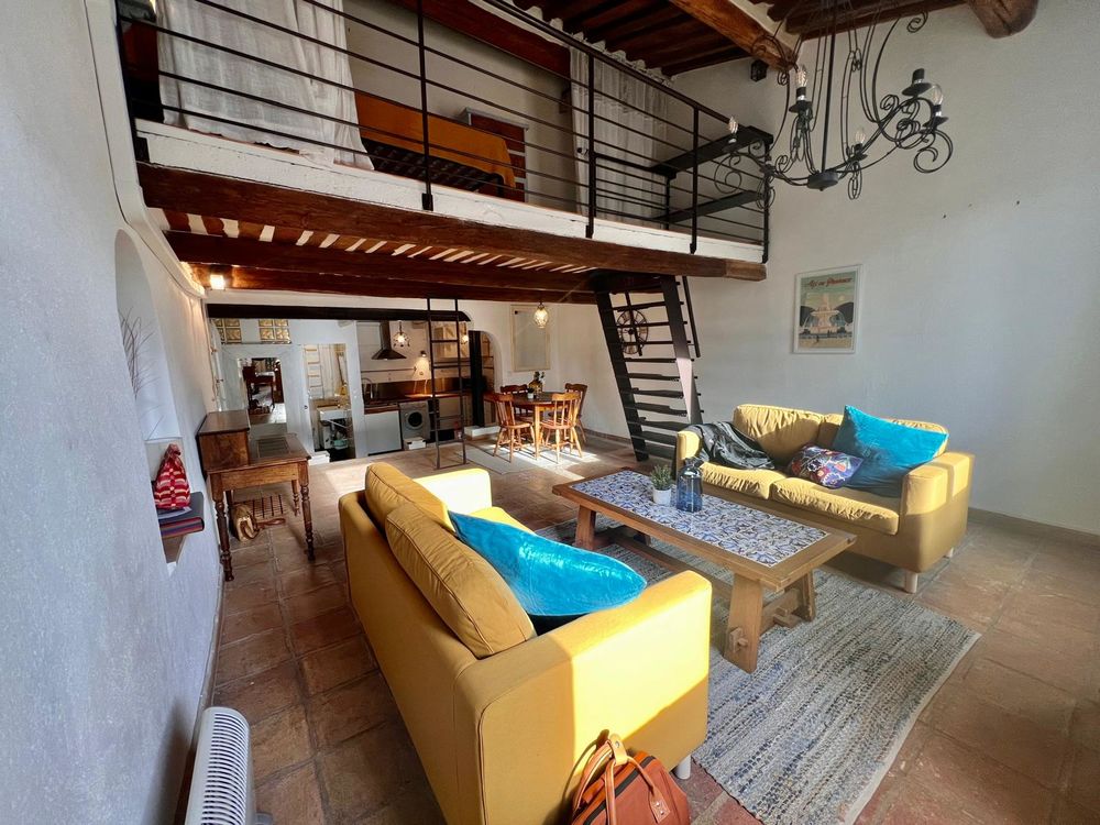 T1 56m2 avec mezzanine, proche Place de la Mairie