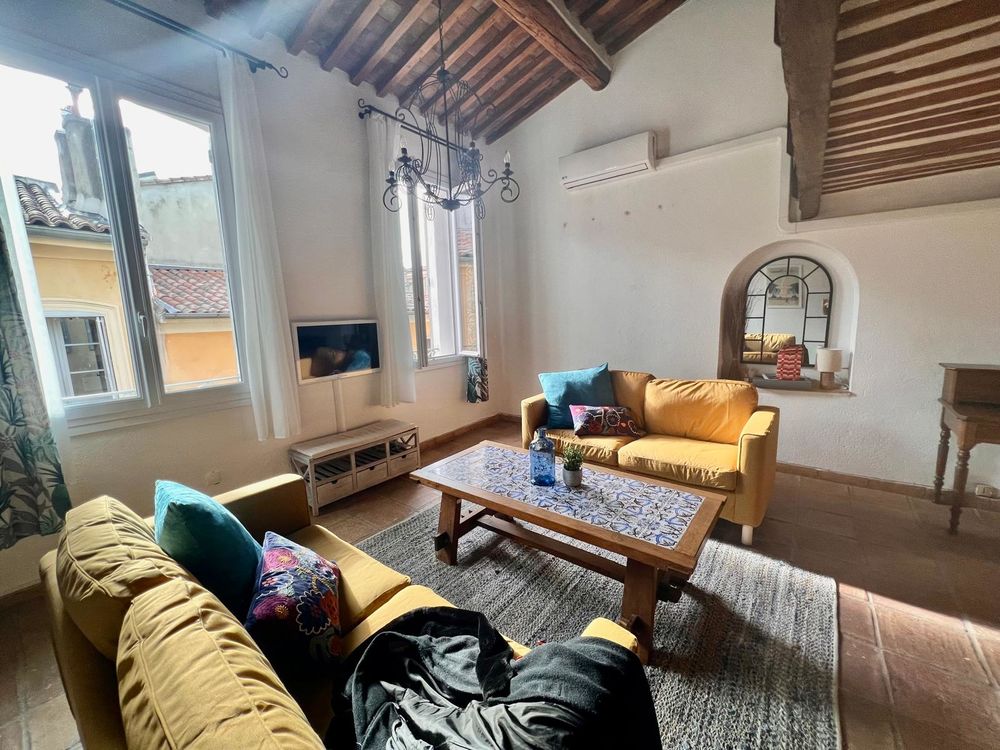 T1 56m2 avec mezzanine, proche Place de la Mairie