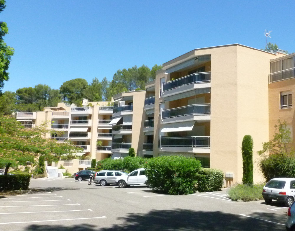 APPARTEMENT 4-5 PIÈCES ± 114m2 A CARNOUX 13470