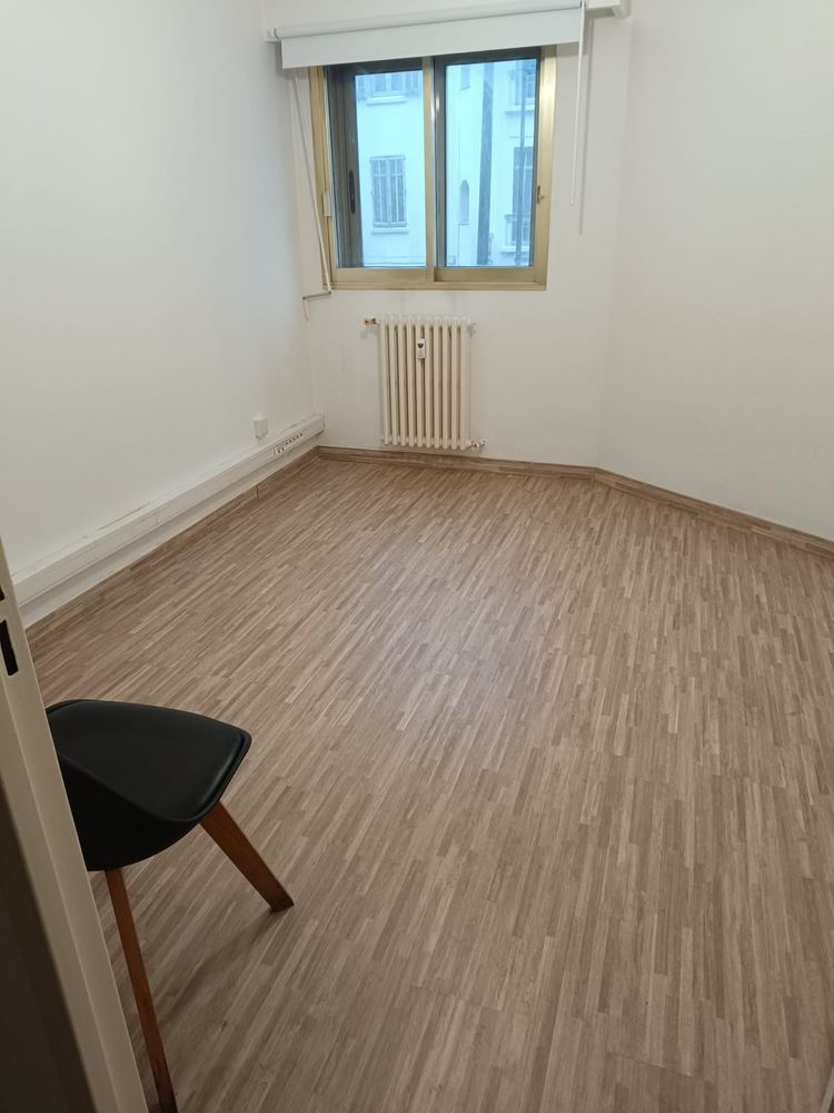 Antibes hypercentre, 3 pièces de 65 m² au 1er étage, parking