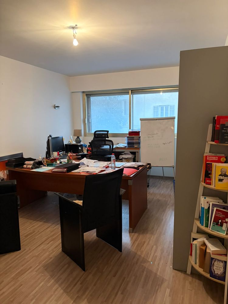 Antibes hypercentre, 3 pièces de 65 m² au 1er étage, parking