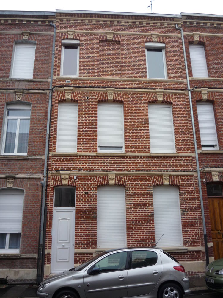 Vaste F2 lumineux, équipé, non meublé