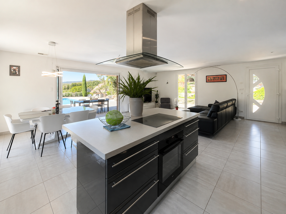 Le Beausset , Maison de plain-pied, piscine, terrain 1700m2