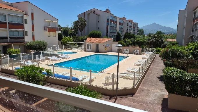 Superbe t2 duplex au dernier étage avec vue dégagée piscine