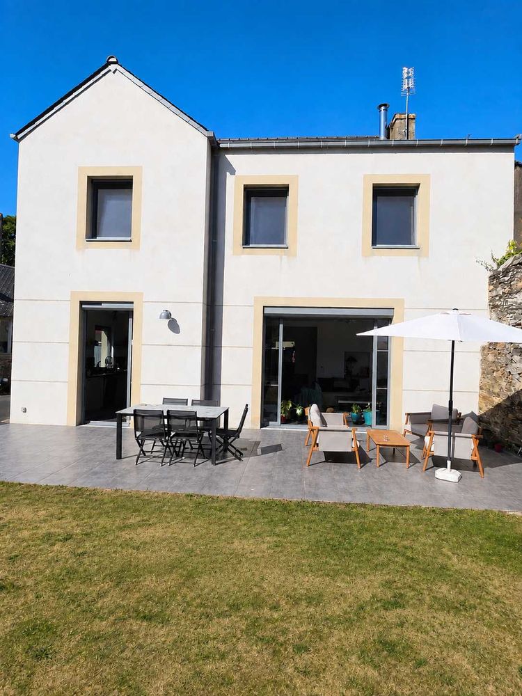 LANNION €" Maison familiale rénovée de 183 m² 5 chambres dont 2 suites Exposition Sud