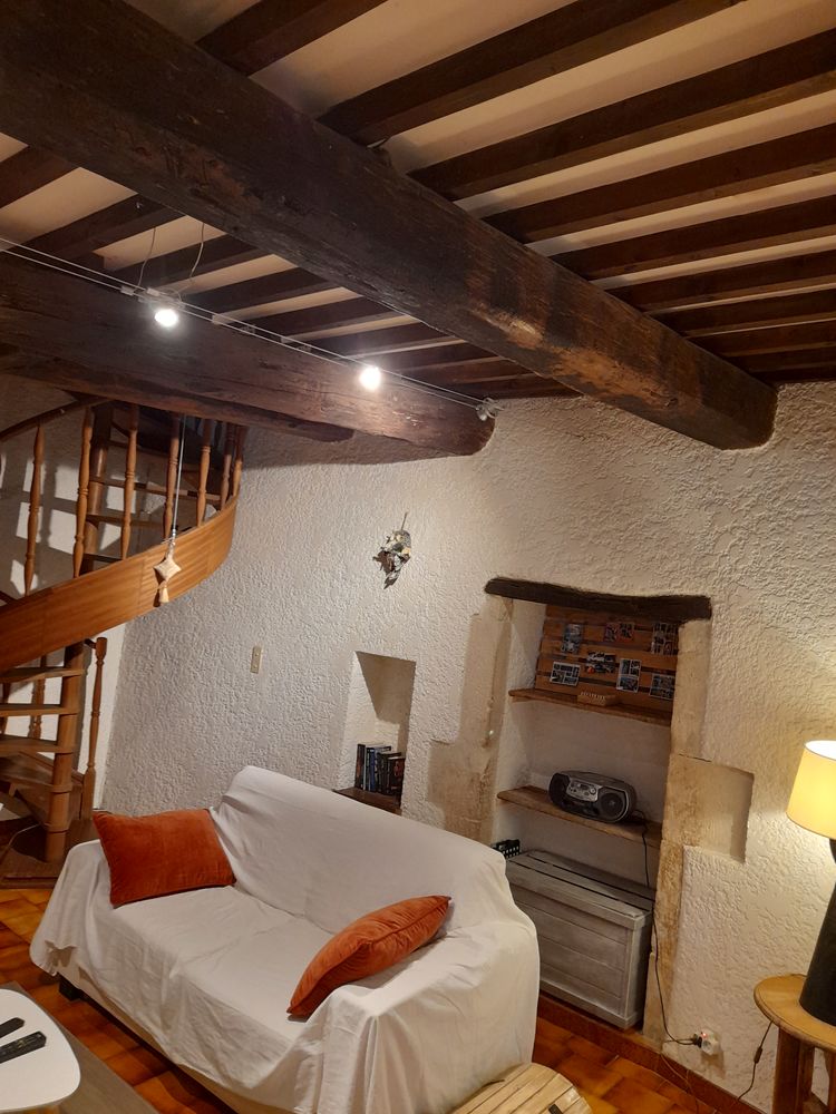 Maison 104m2 avec cave voûtée, cour et garage - Saint Remeze
